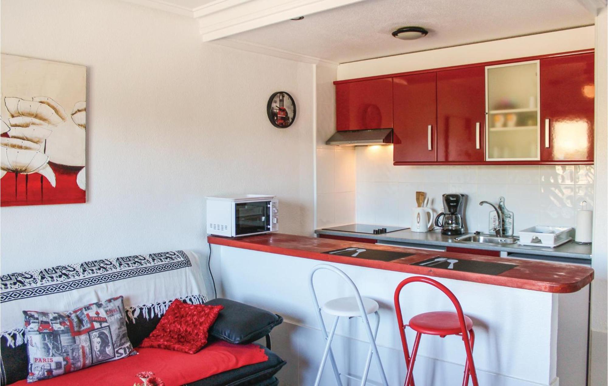 1 Bedroom Gorgeous Apartment In ロハレス エクステリア 写真