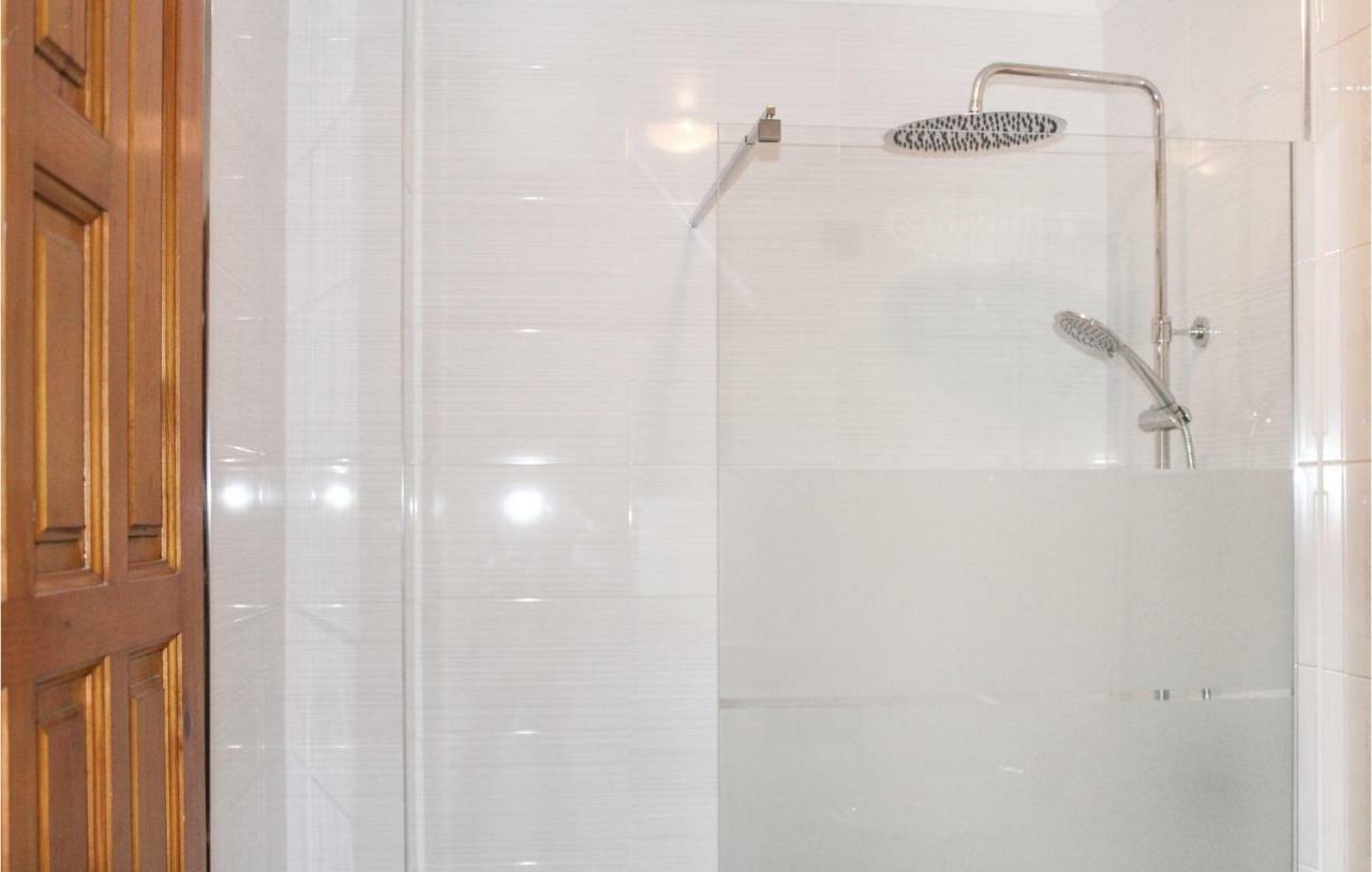 1 Bedroom Gorgeous Apartment In ロハレス エクステリア 写真
